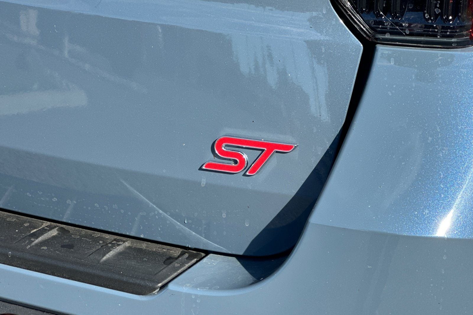 2025 Ford Explorer ST photo 3