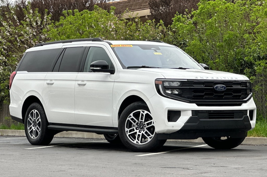 2025 Ford Expedition MAX photo 2