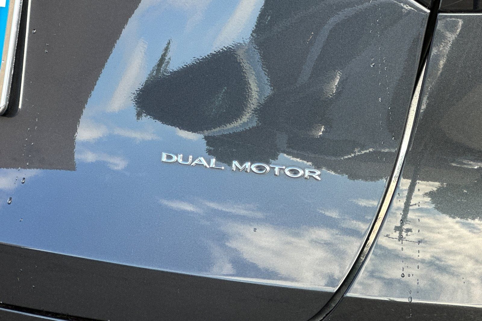 2024 Tesla Model Y Long Range photo 3