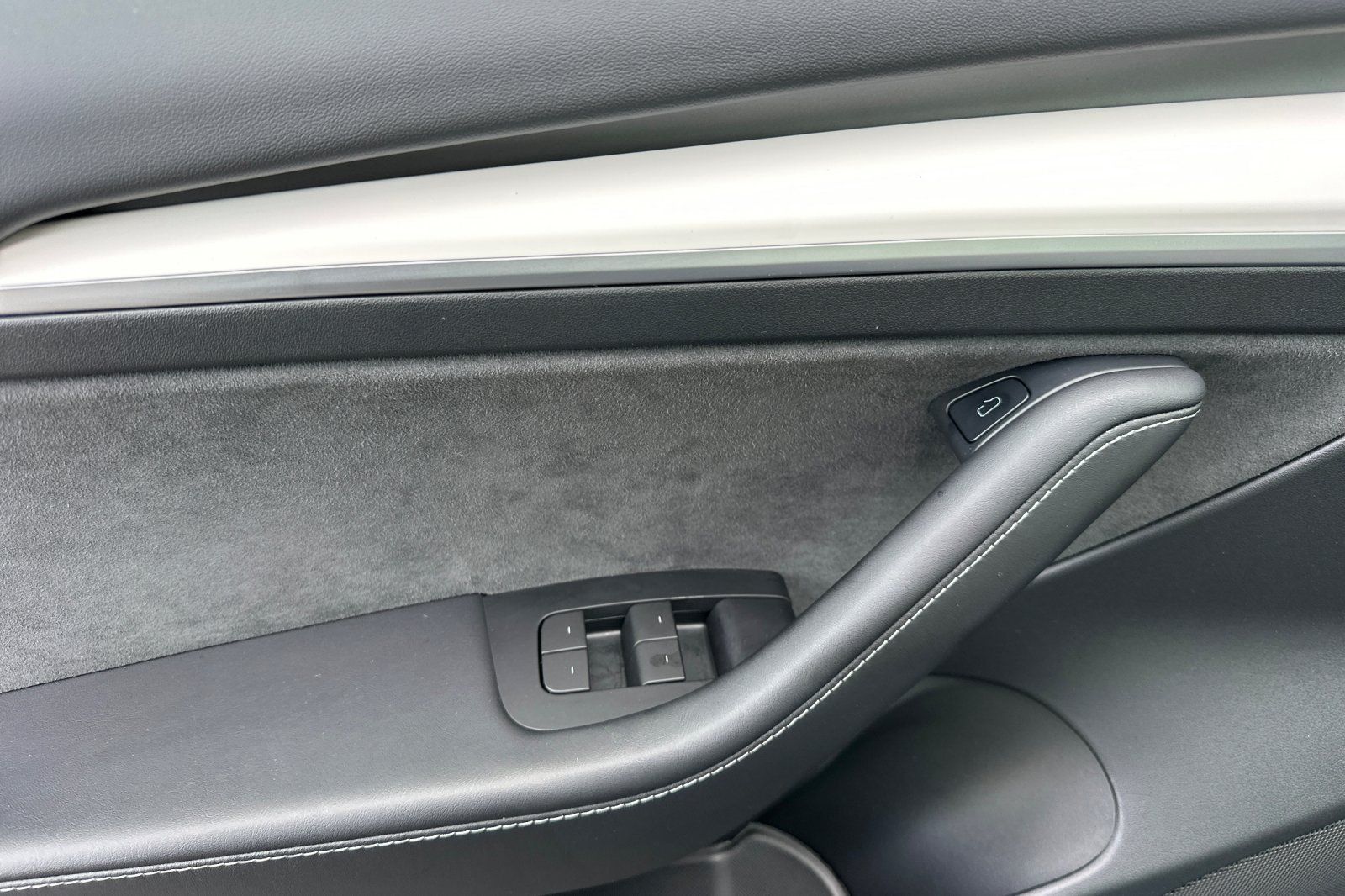 2023 Tesla Model 3 Base photo 3