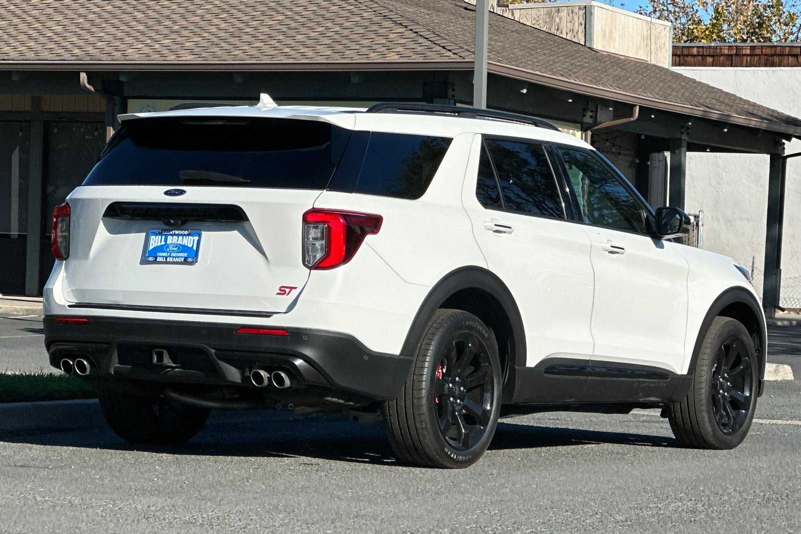 2022 Ford Explorer ST photo 2