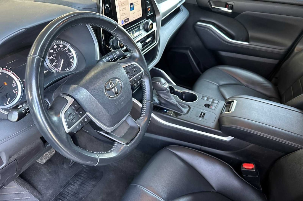Used 2023 Toyota Highlander XLE SUV