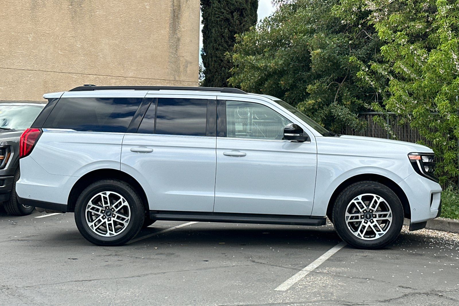 2025 Ford Expedition Active photo 5