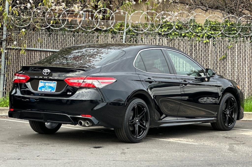 Used 2018 Toyota Camry SE Sedan