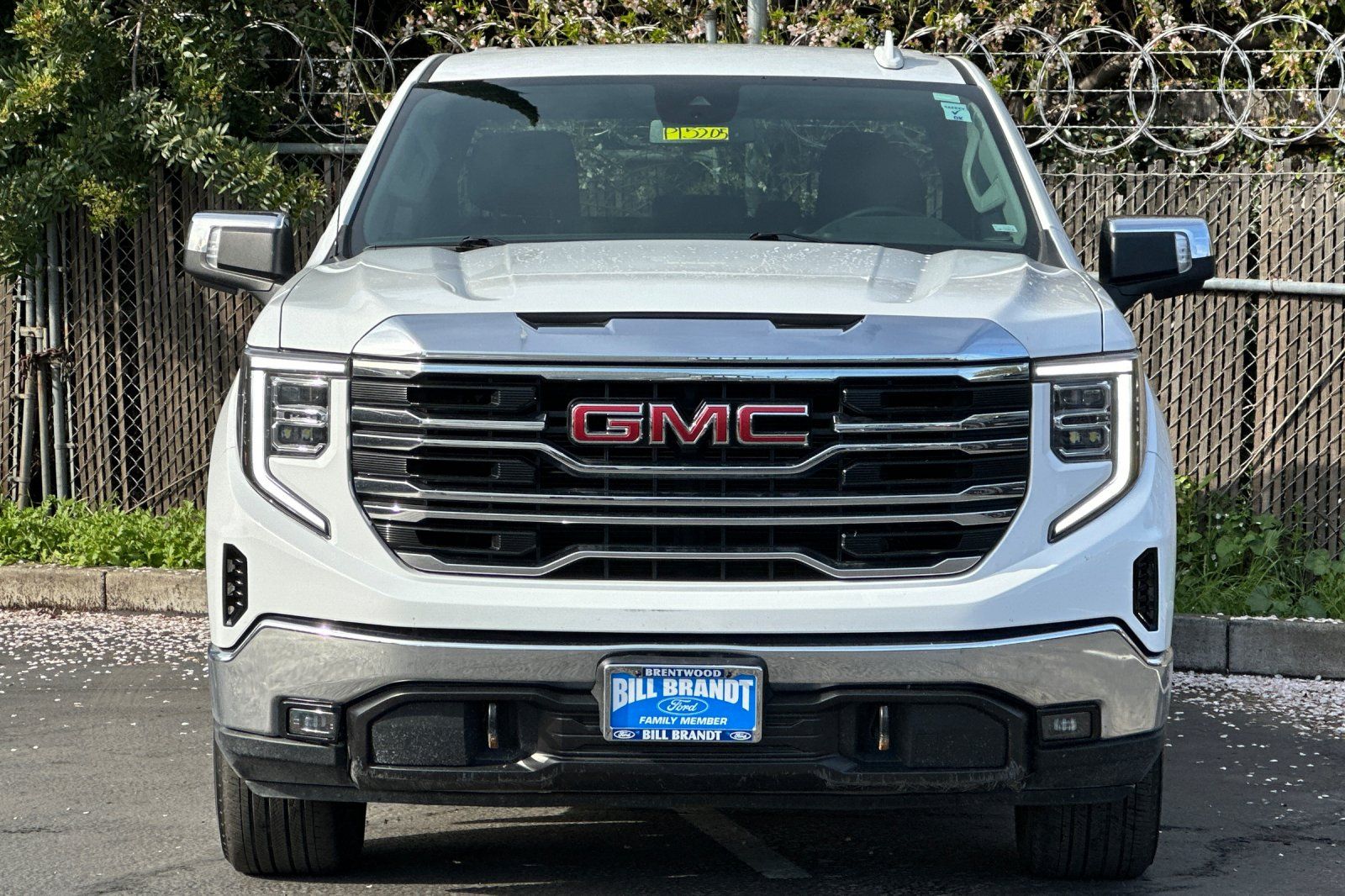 2025 GMC Sierra 1500 SLT photo 4