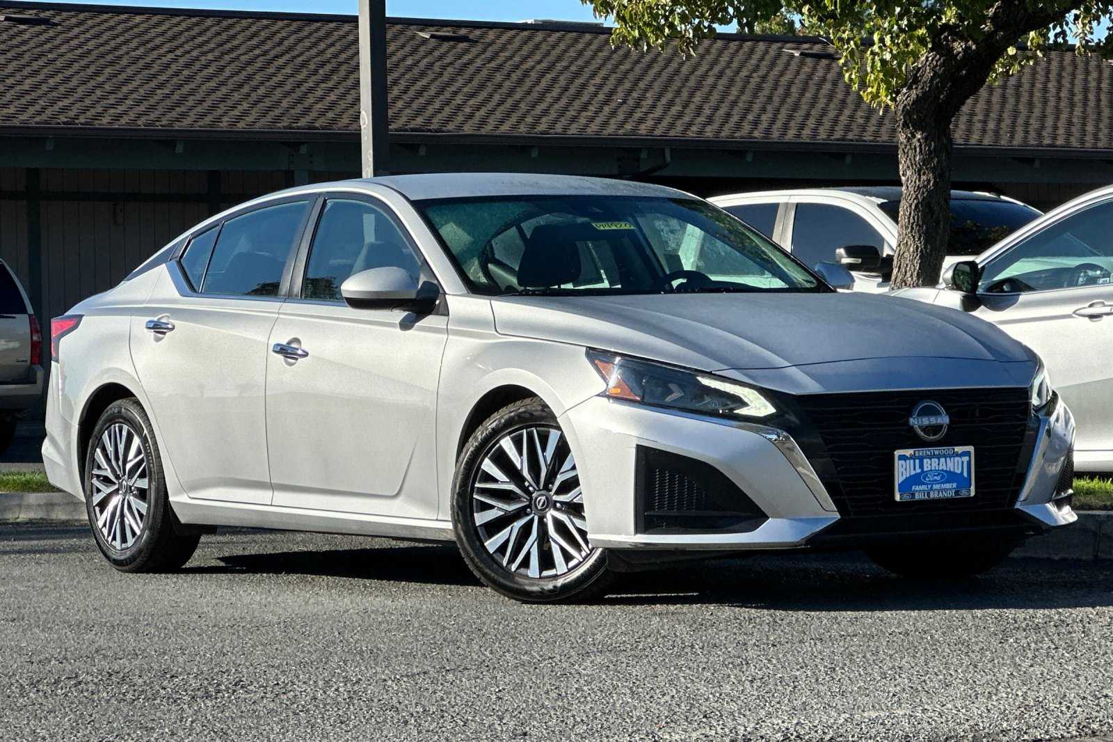 2023 Nissan Altima 2.5 SV photo 2