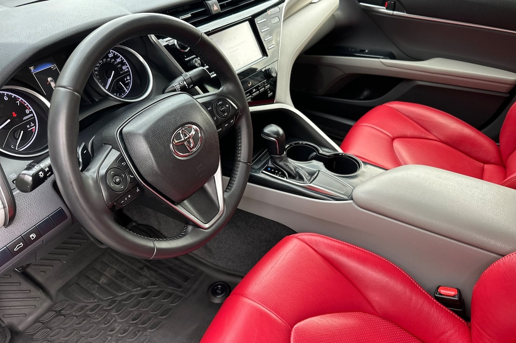 Used 2018 Toyota Camry SE Sedan