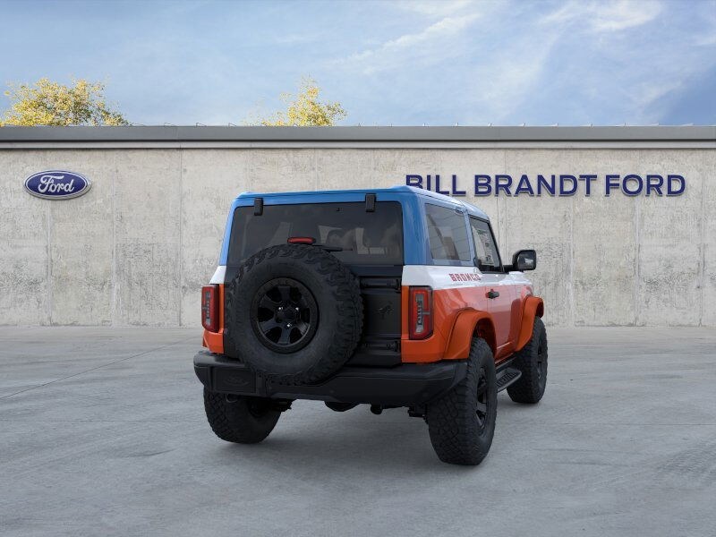 2025 Ford Bronco First Edition photo 2