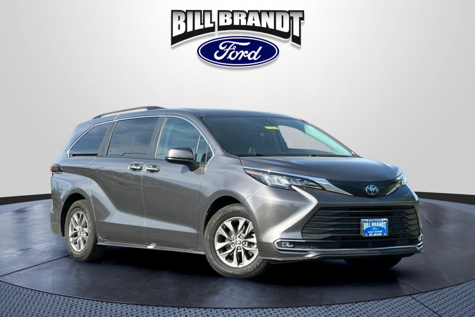 2023 Toyota Sienna XLE 8-Passenger Hybrid FWD's photo
