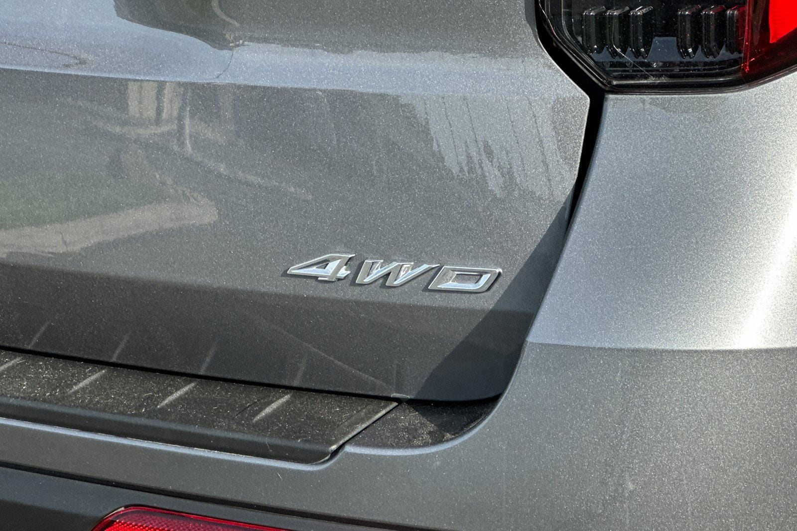 2025 Ford Explorer ST-Line photo 3