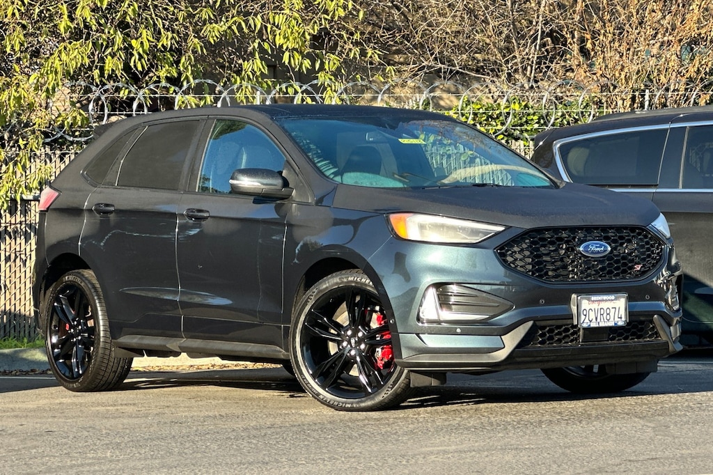 2022 Ford Edge ST photo 2