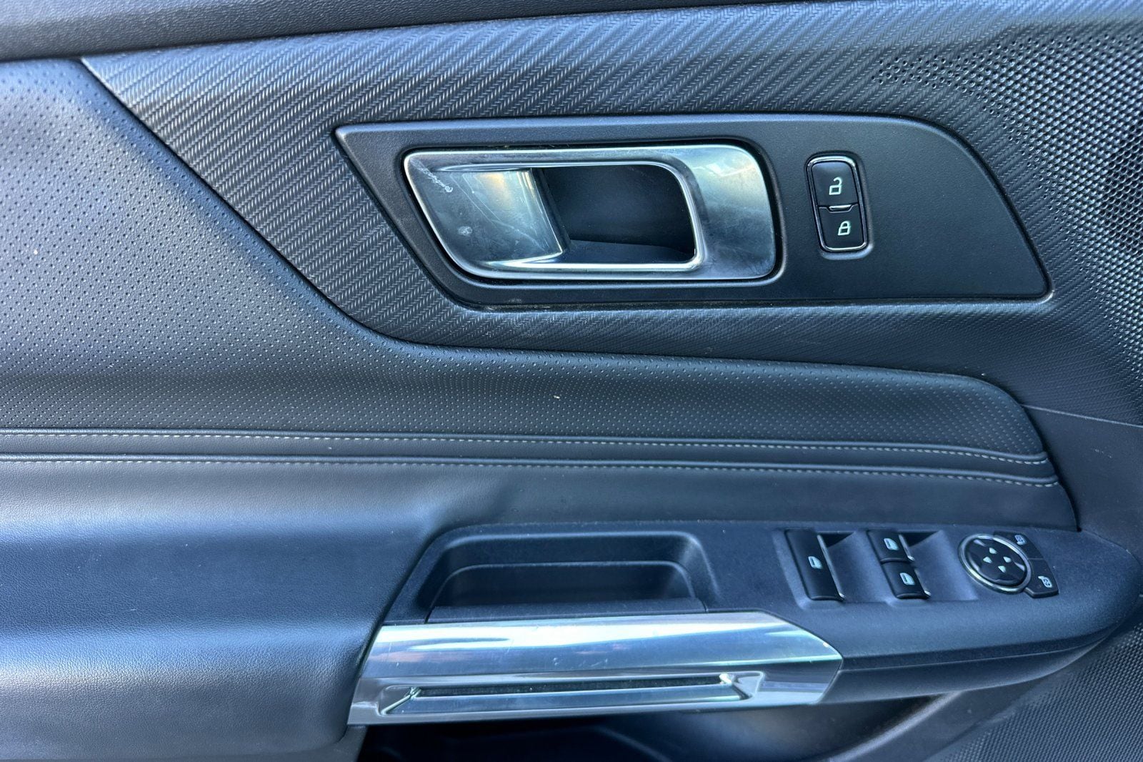 2025 Ford Mustang Ecoboost Premium photo 3