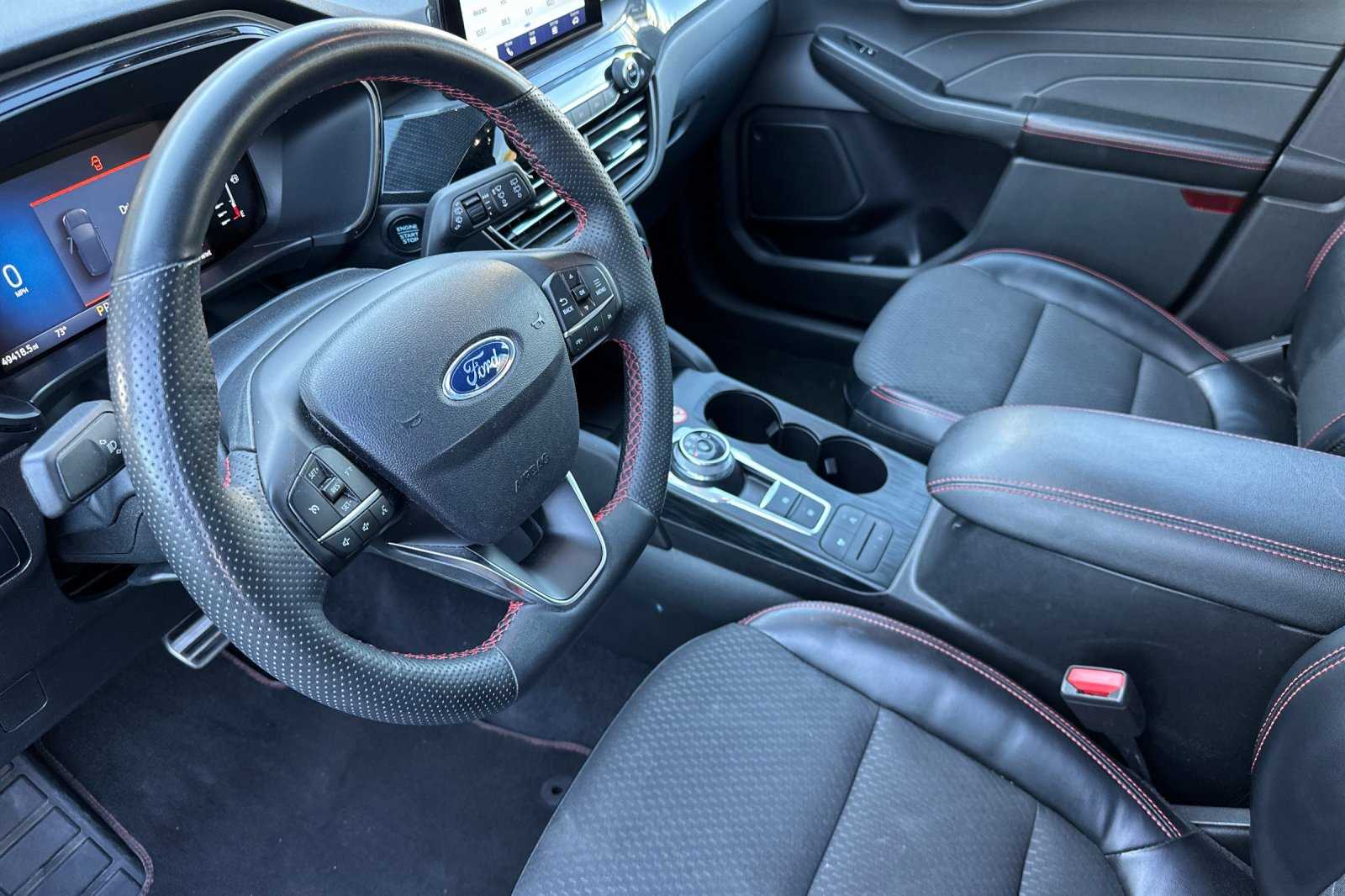 2023 Ford Escape ST-Line photo 4