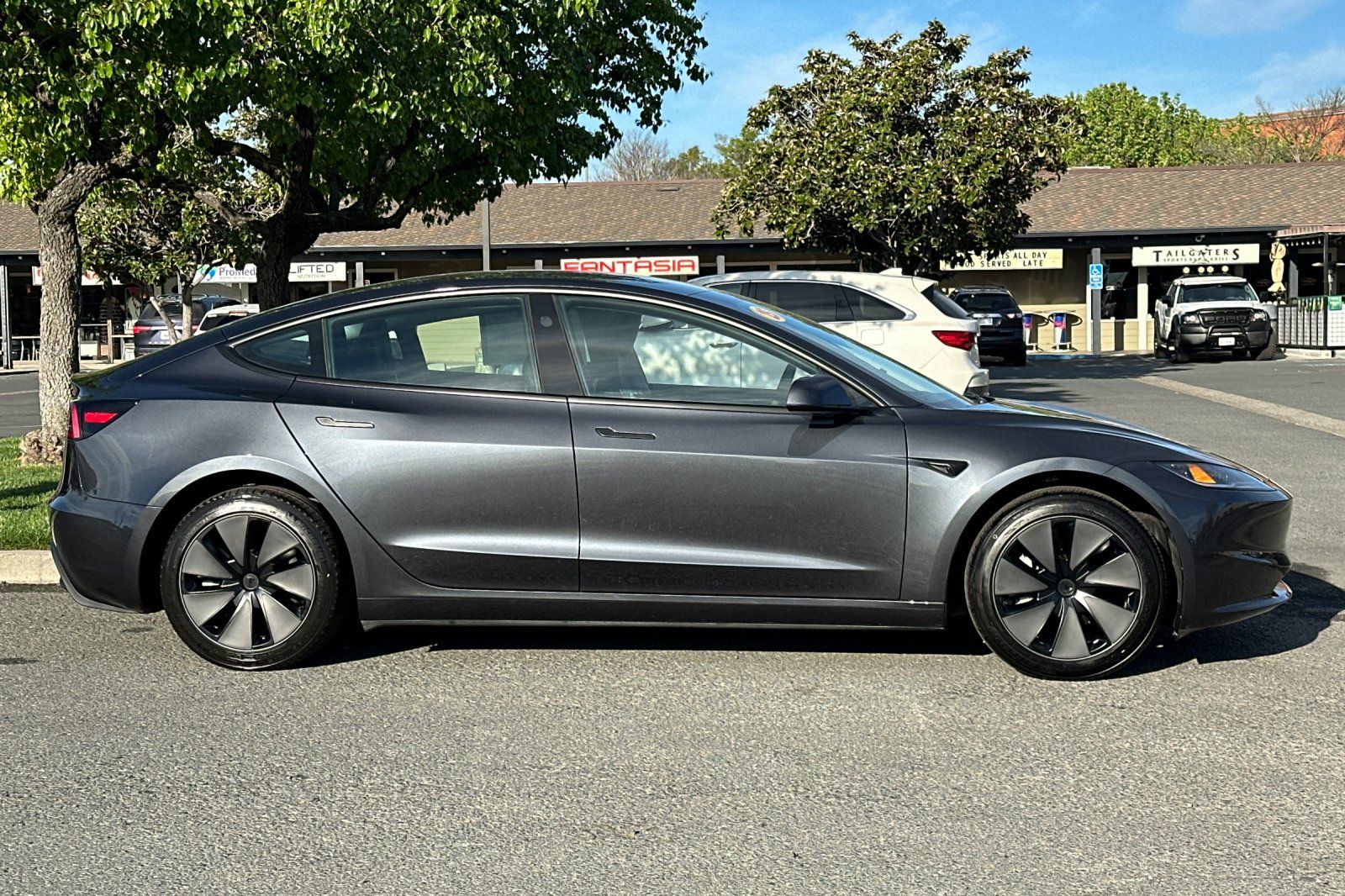 2025 Tesla Model 3 Long Range photo 5