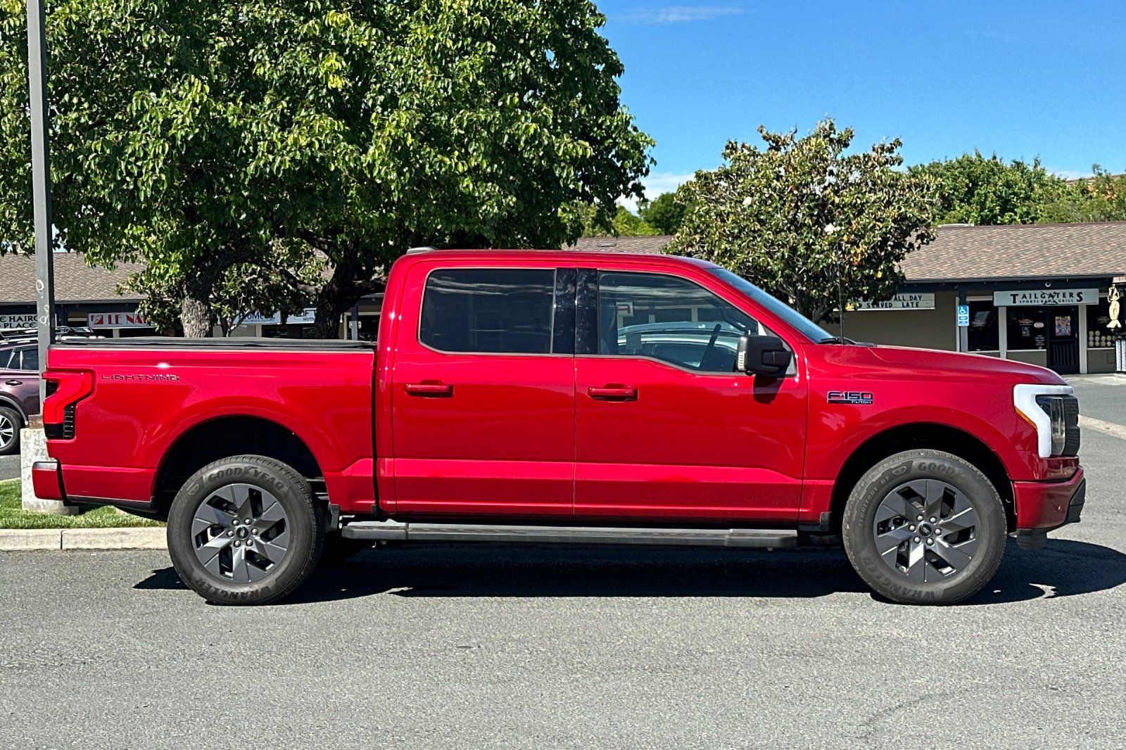 2025 Ford F-150 Lightning Flash photo 5