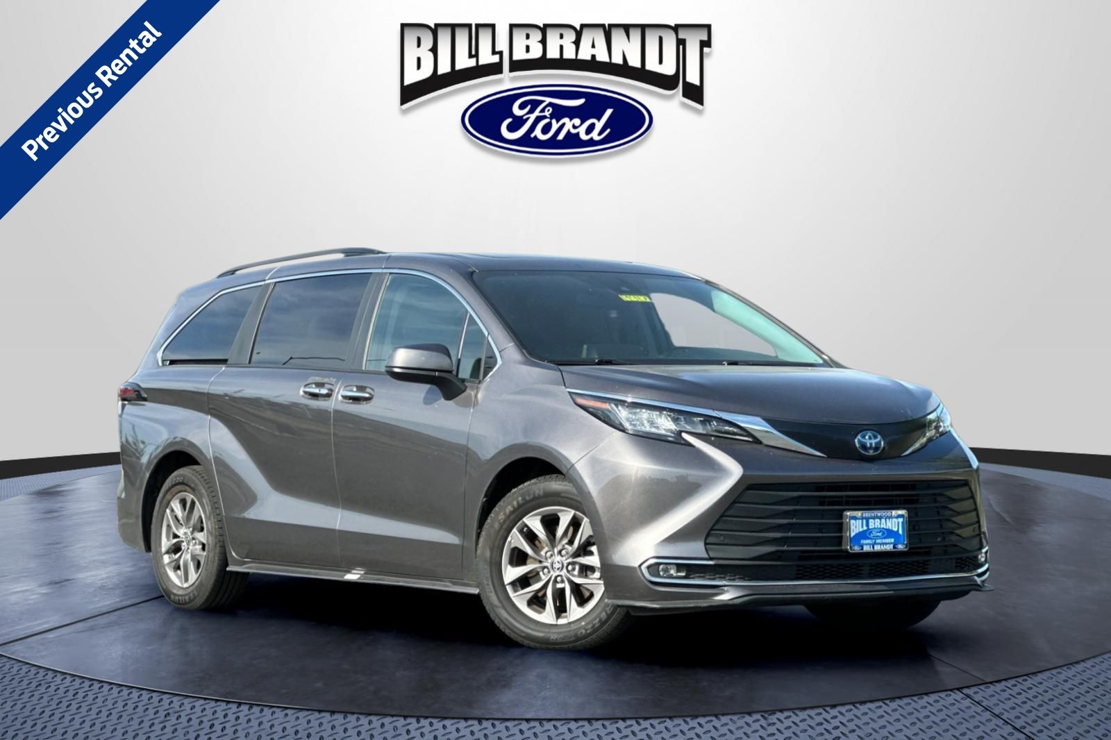 2023 Toyota Sienna XLE 8-Passenger Hybrid FWD's photo