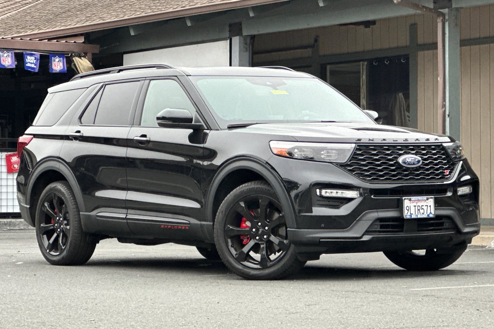 2023 Ford Explorer ST photo 2