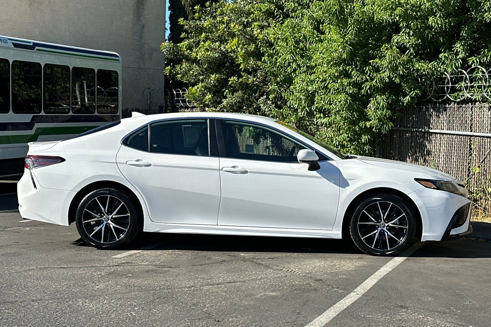 2023 Toyota Camry SE photo 5
