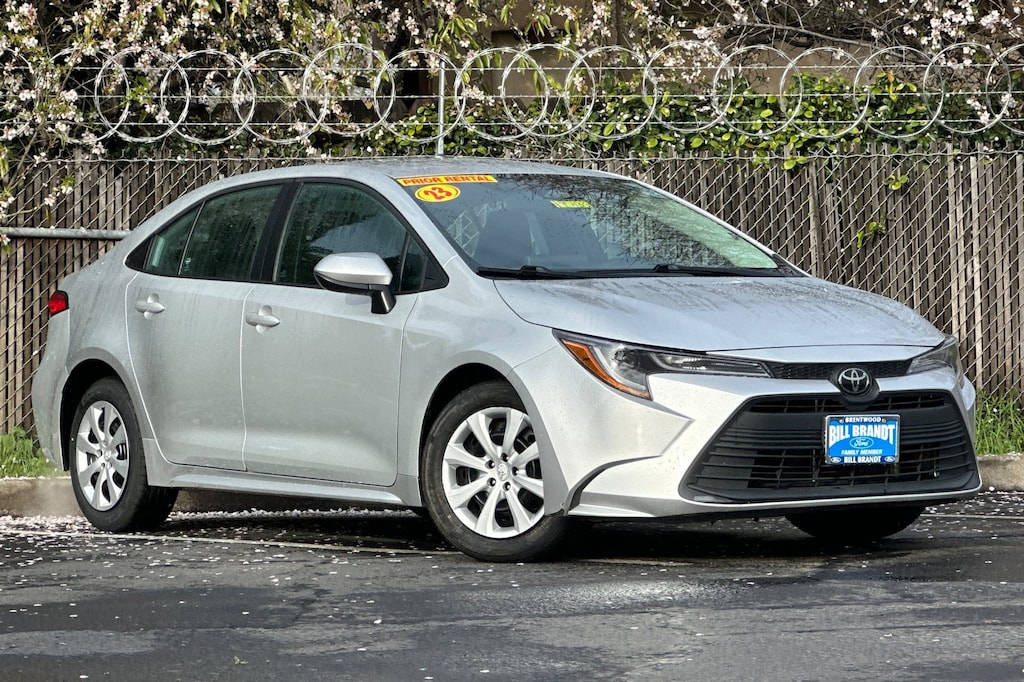 2023 Toyota Corolla photo 2