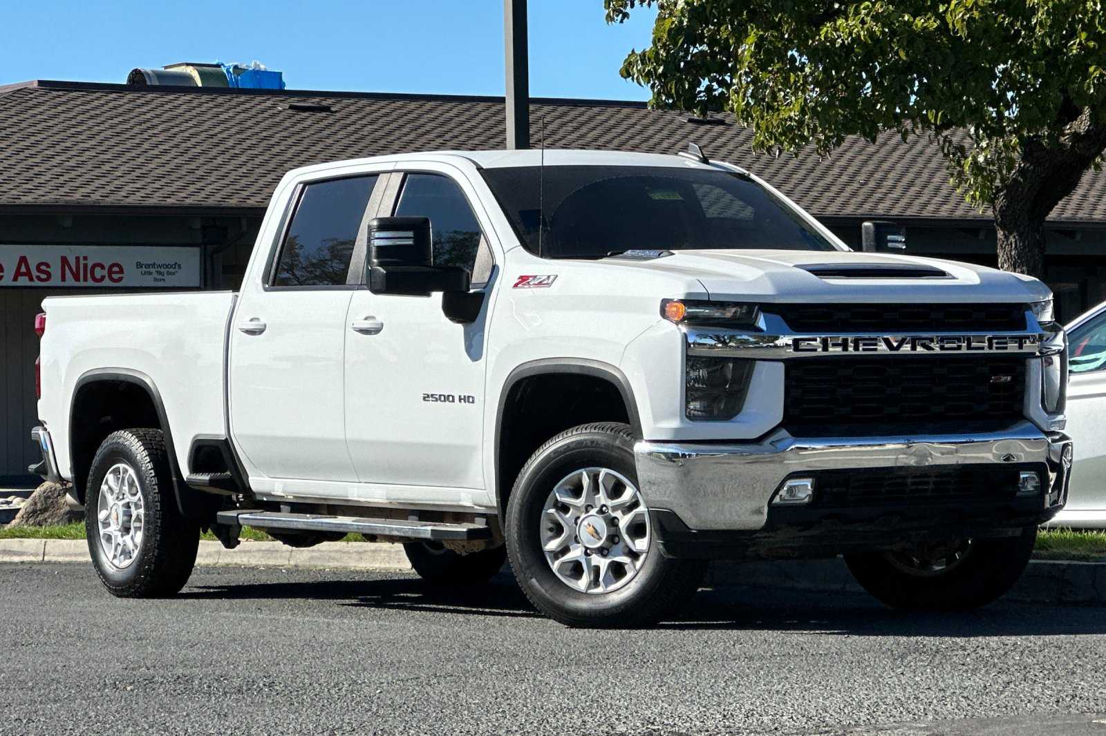 2023 Chevrolet Silverado 2500HD LT photo 2