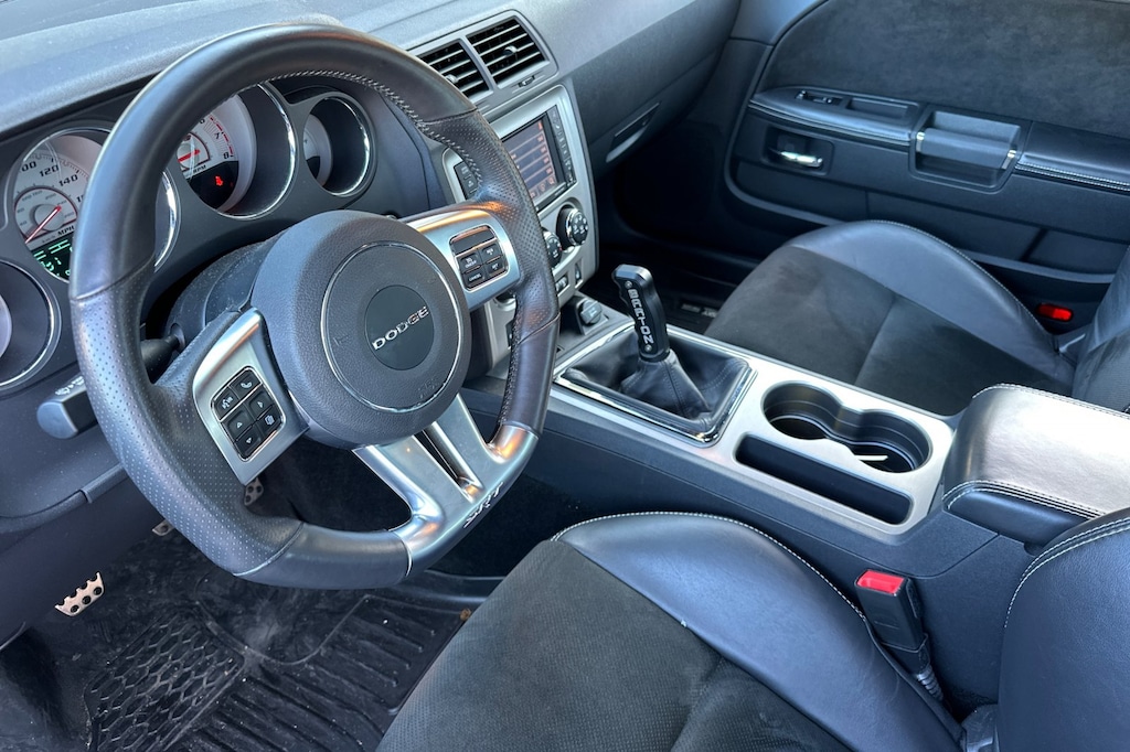 2013 Dodge Challenger SRT8 photo 4