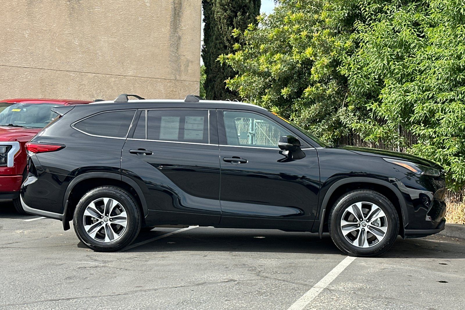 2022 Toyota Highlander XLE photo 6