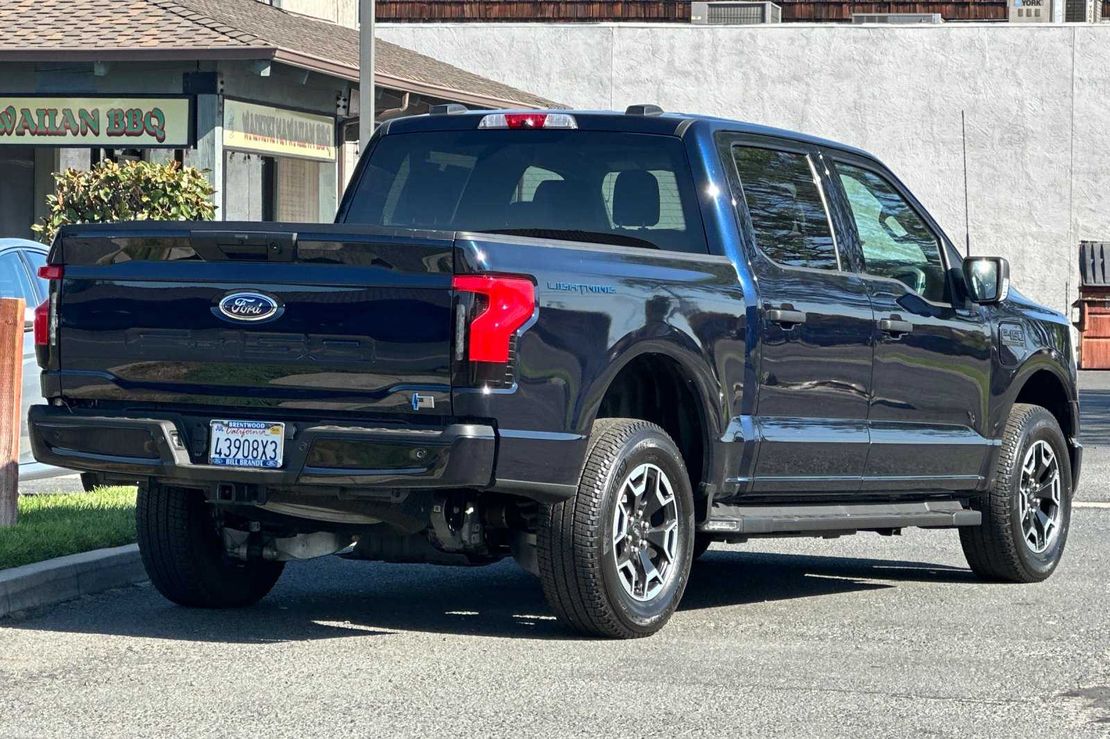2023 Ford F-150 Lightning XLT photo 3