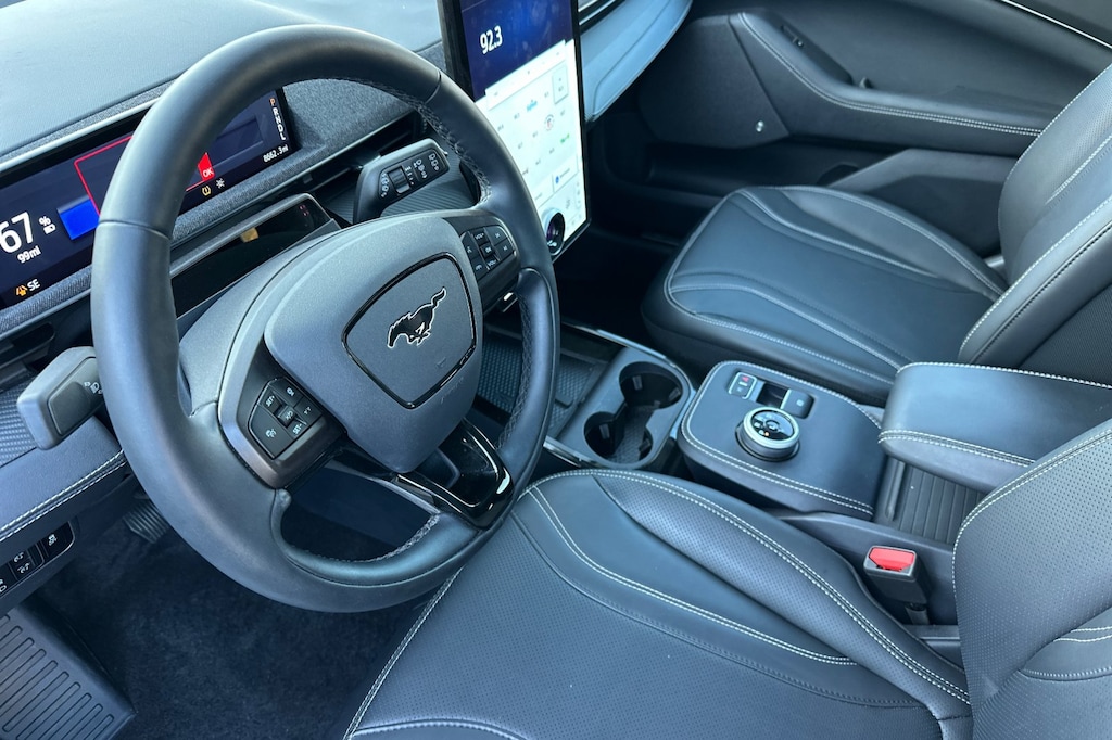2023 Ford Mustang Mach-E Premium photo 4