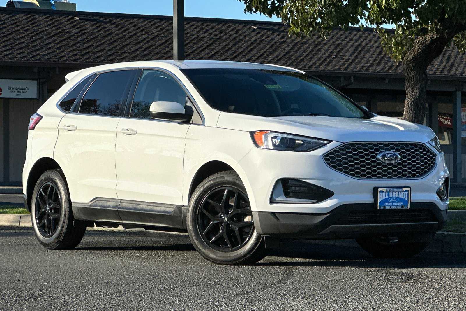 2024 Ford Edge SEL photo 2