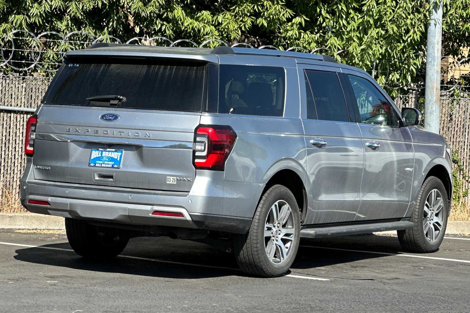 2023 Ford Expedition MAX Limited photo 3