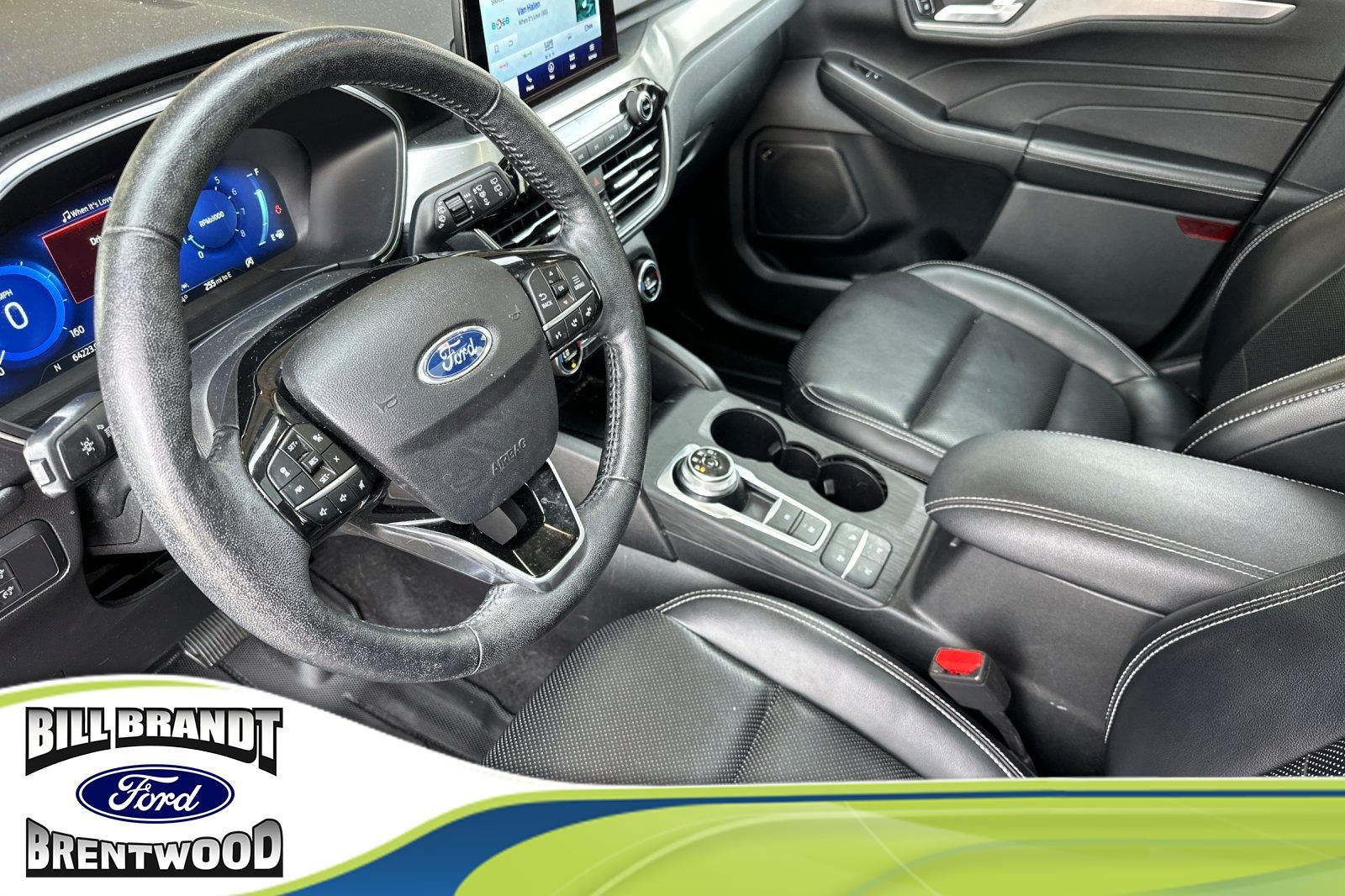 2021 Ford Escape Titanium photo 2