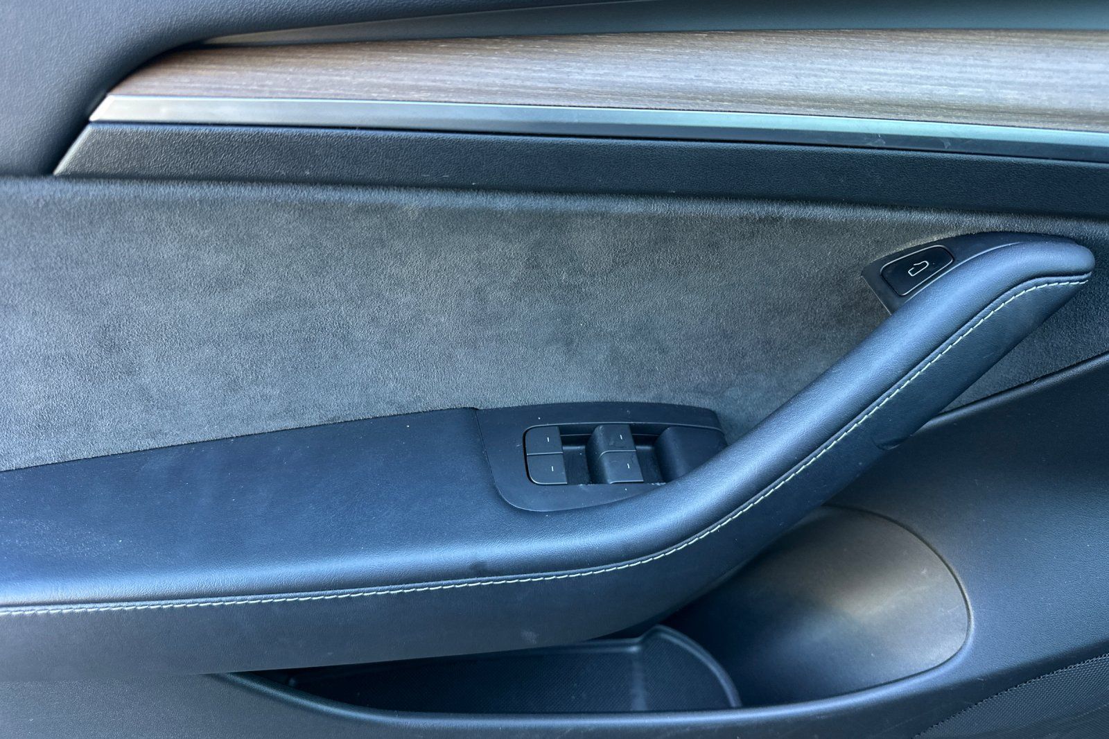 2023 Tesla Model 3 Base photo 3