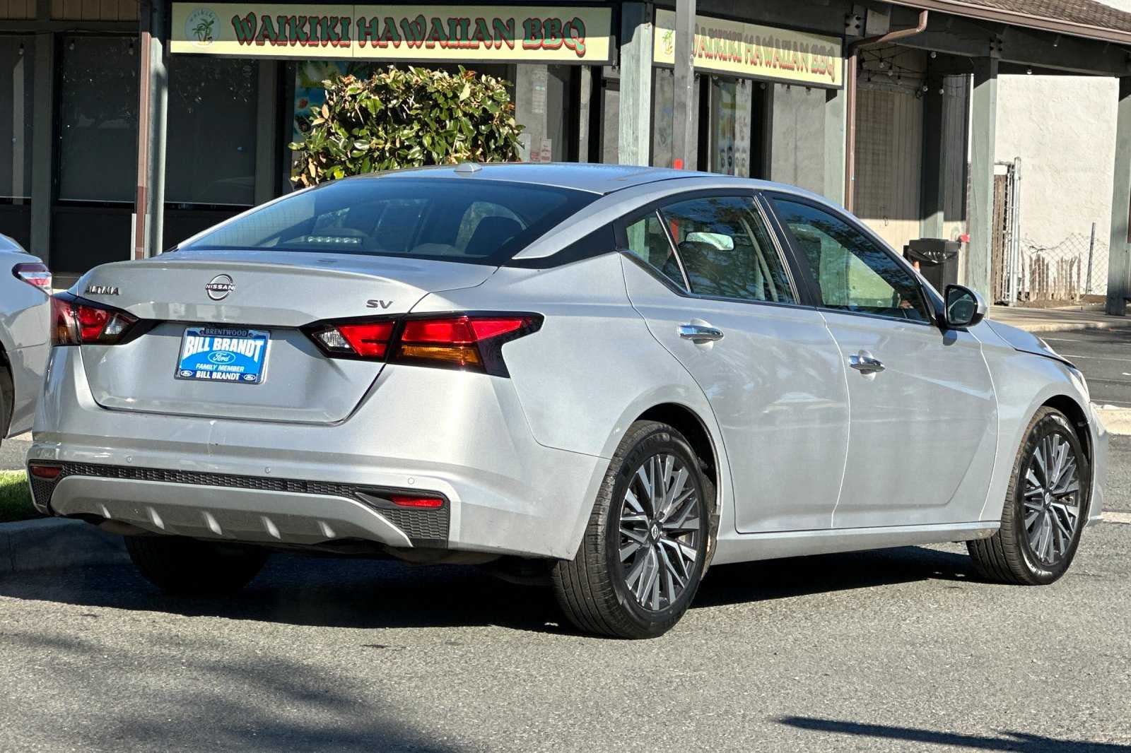 2023 Nissan Altima 2.5 SV photo 3