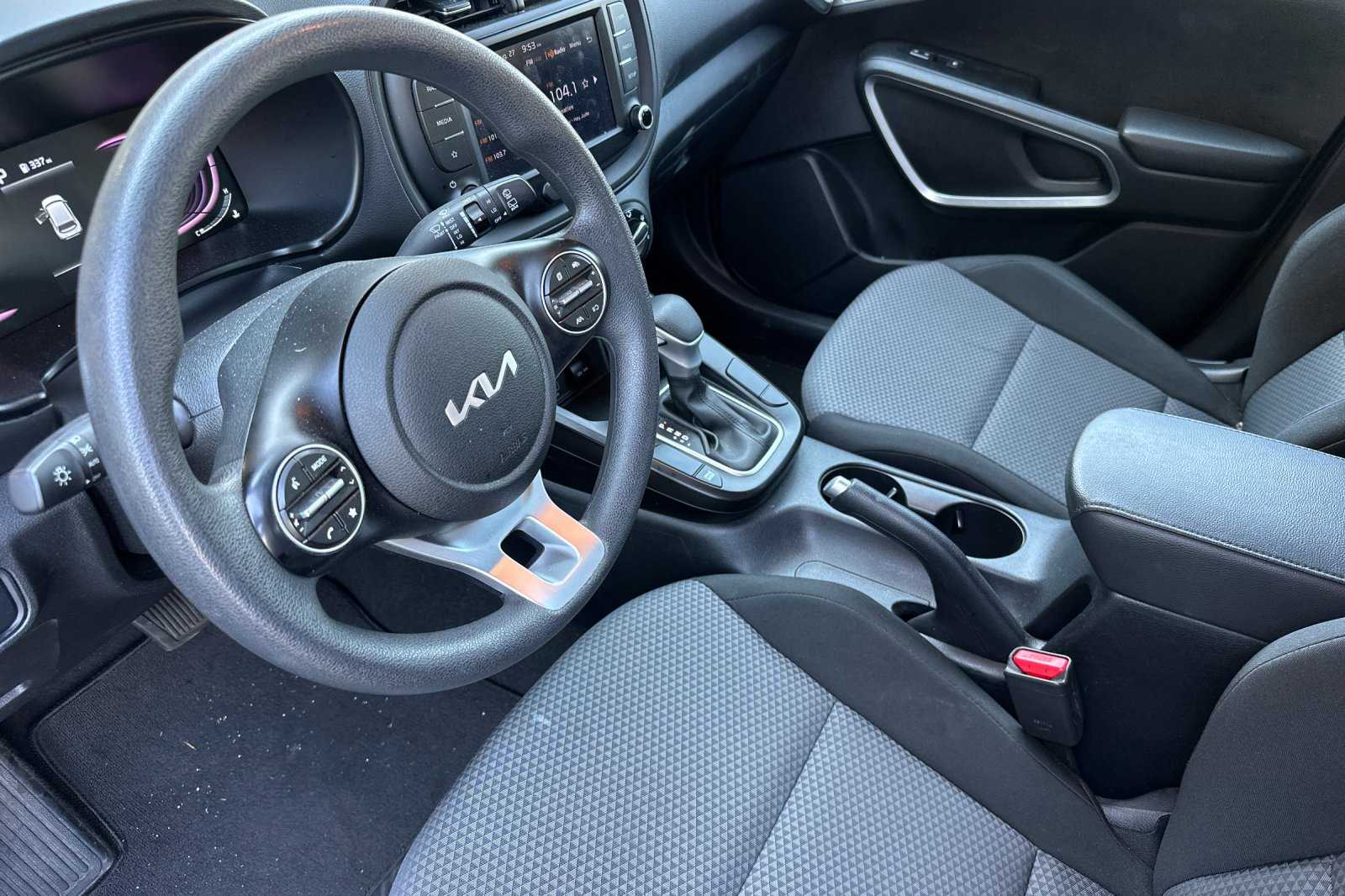 2023 Kia Soul LX photo 3