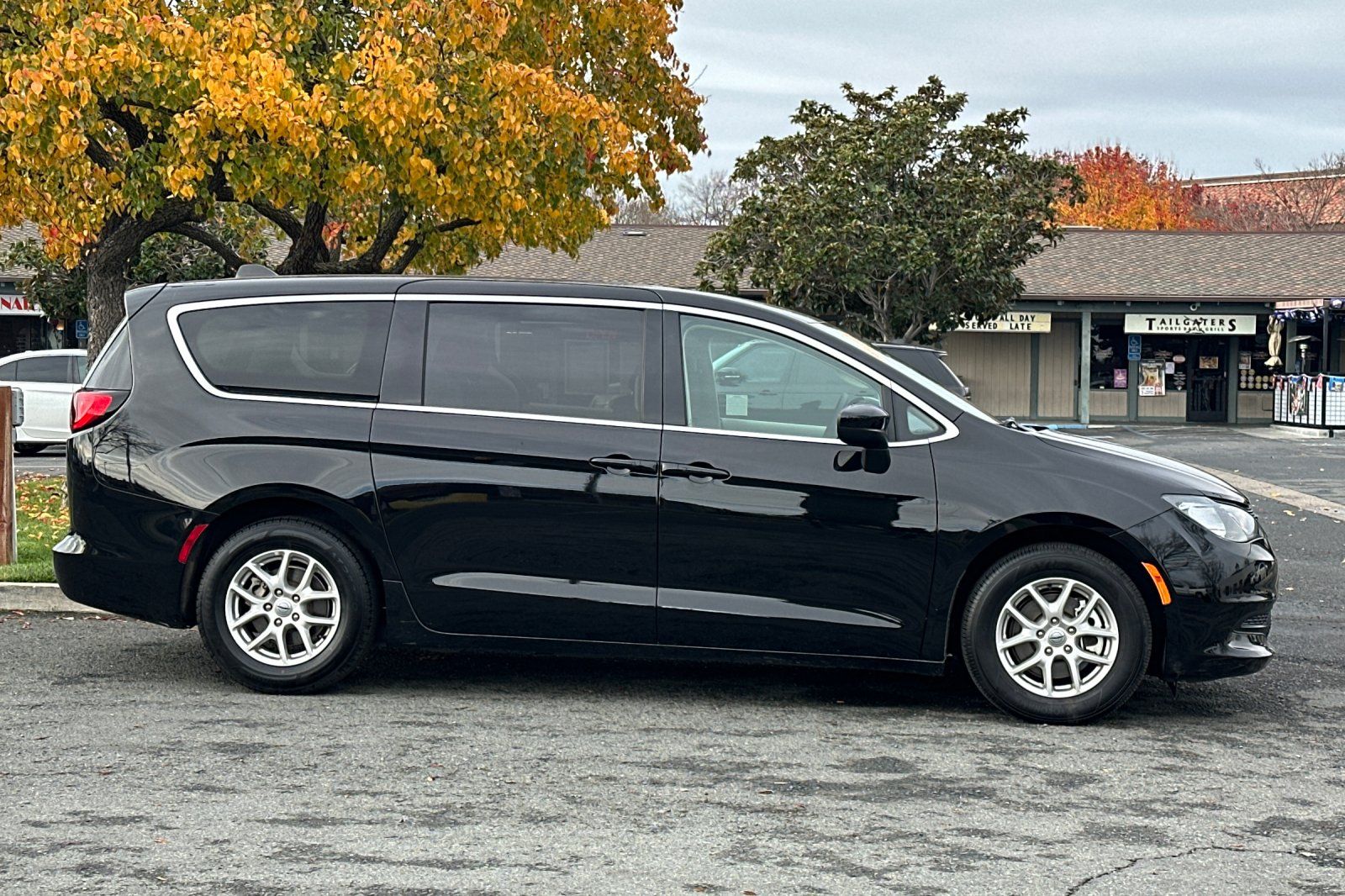 2024 Chrysler Voyager LX photo 5