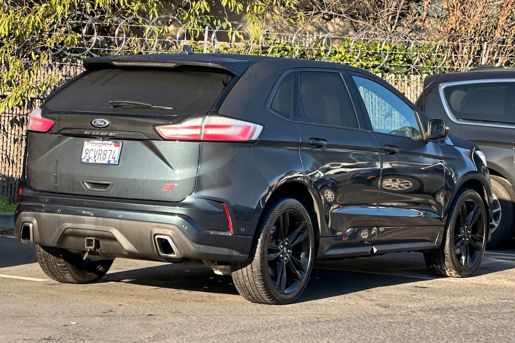 2022 Ford Edge ST photo 3
