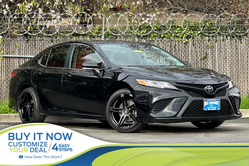 Used 2018 Toyota Camry SE Sedan