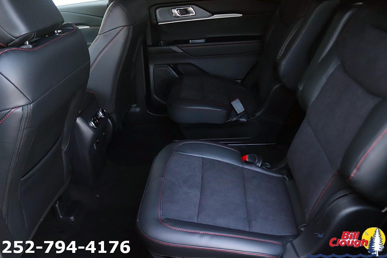 2026 Ford Explorer ST - Photo 8