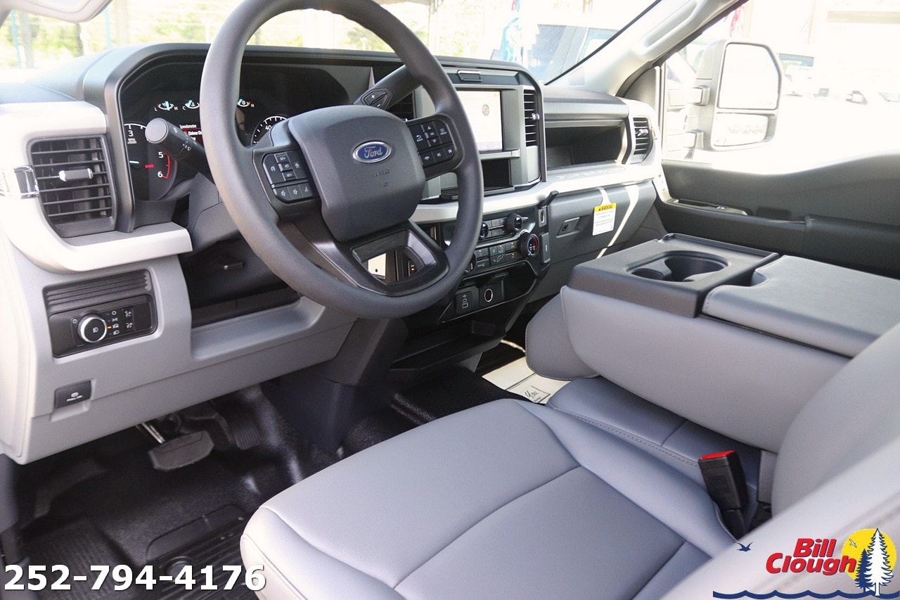 2025 Ford F-350 Super Duty Chassis Cab XL - Photo 15