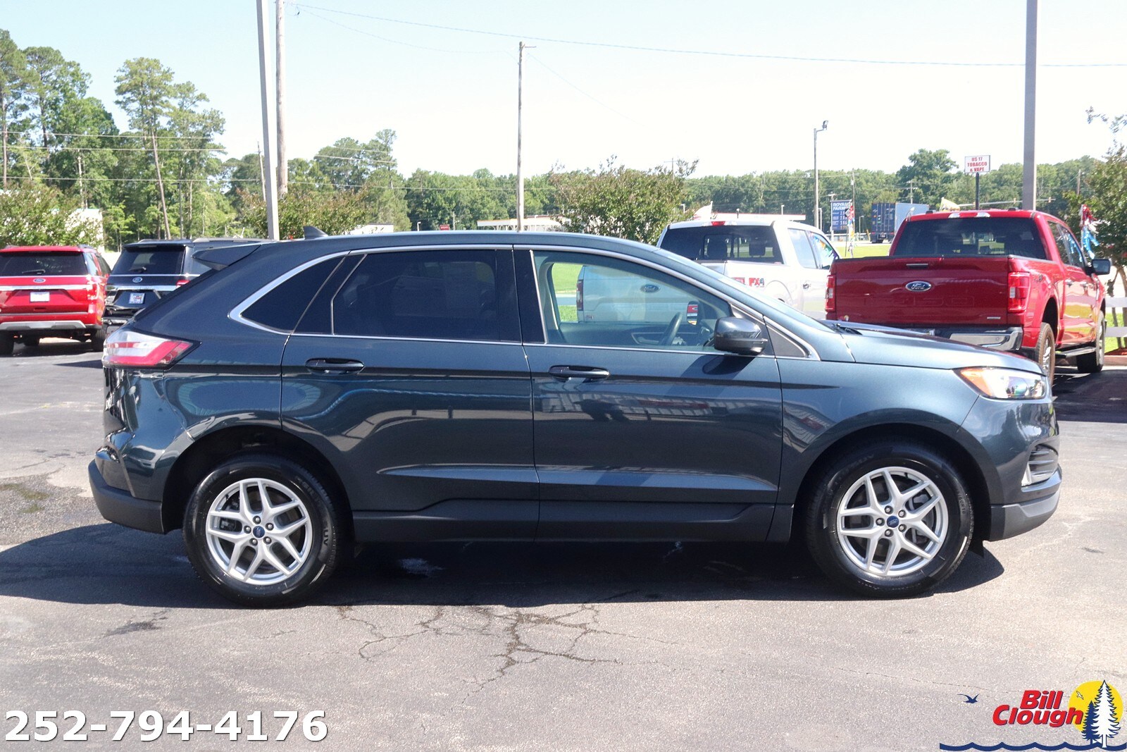 2022 Ford Edge SEL photo 4