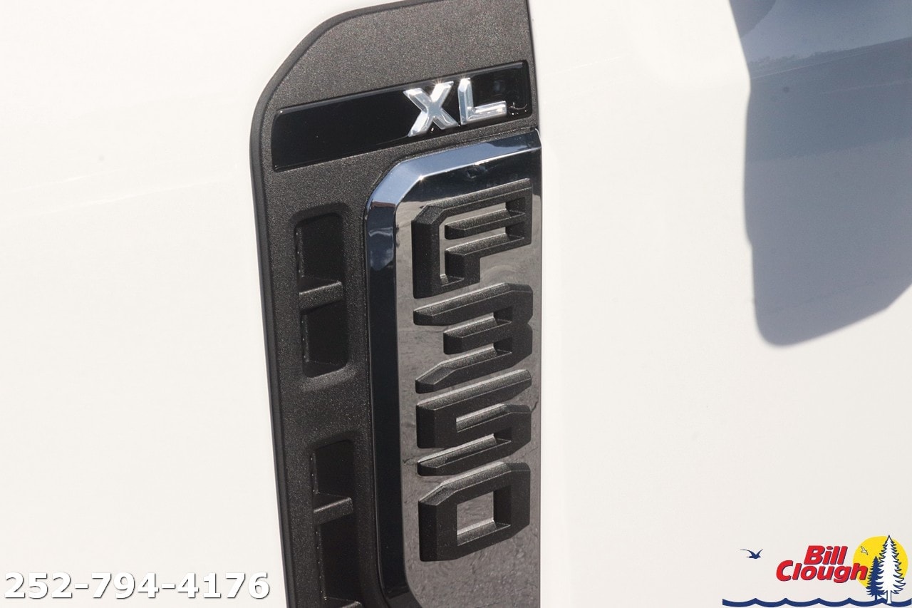 2025 Ford F-350 Super Duty Chassis Cab XL - Photo 12
