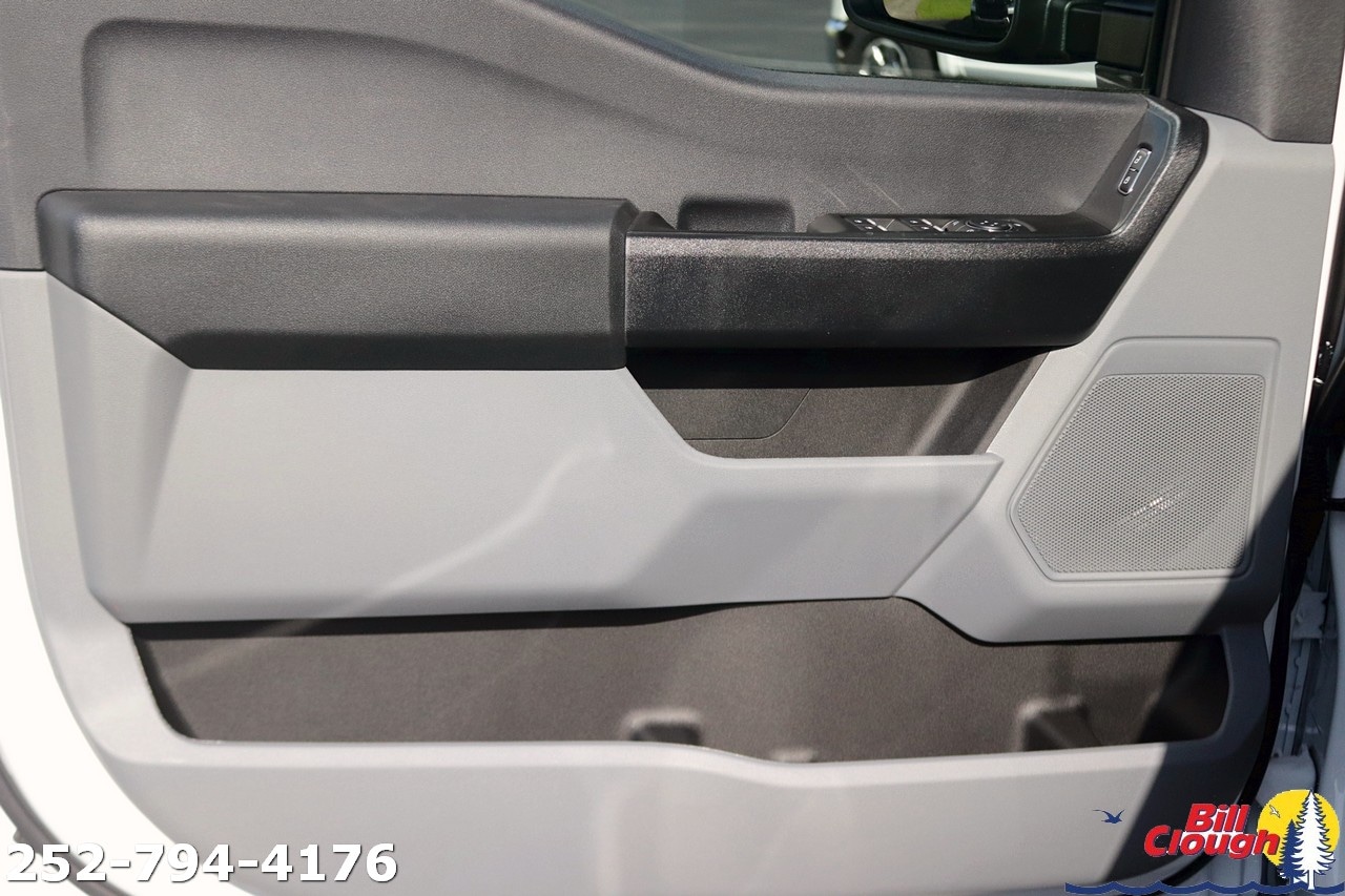 2025 Ford F-350 Super Duty Chassis Cab XL - Photo 13