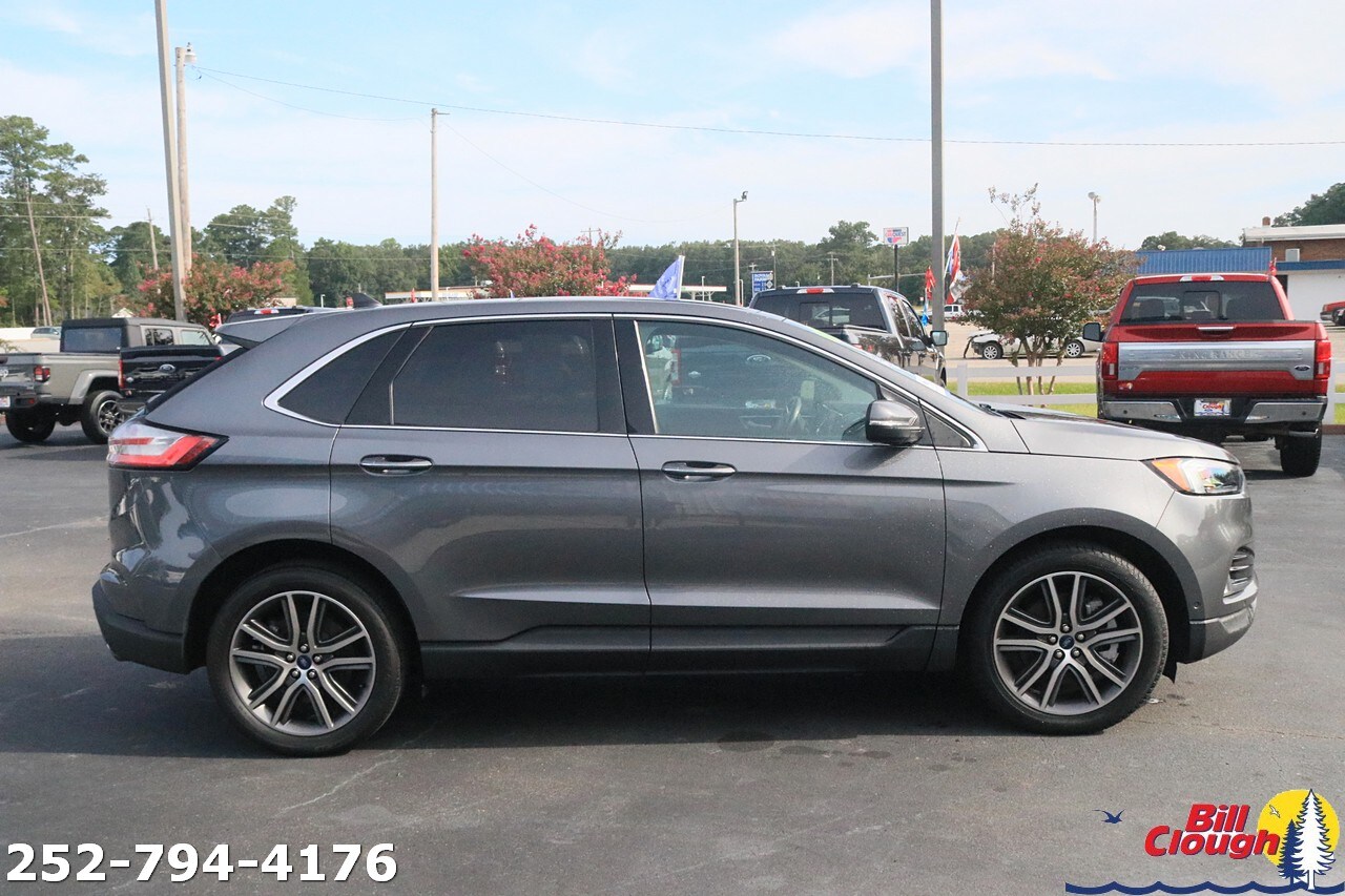 2021 Ford Edge Titanium photo 4