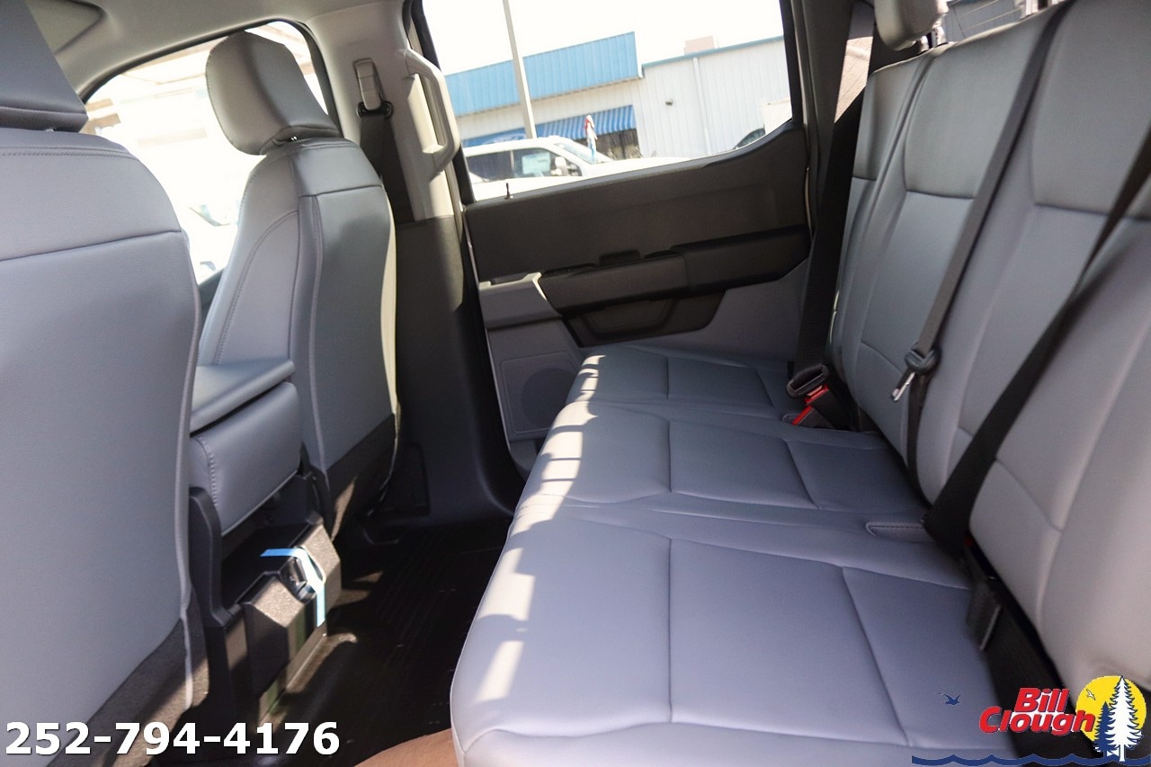 2025 Ford F-350 Super Duty Chassis Cab XL - Photo 17