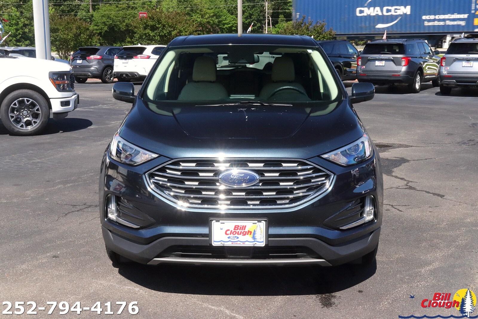 2022 Ford Edge SEL photo 2