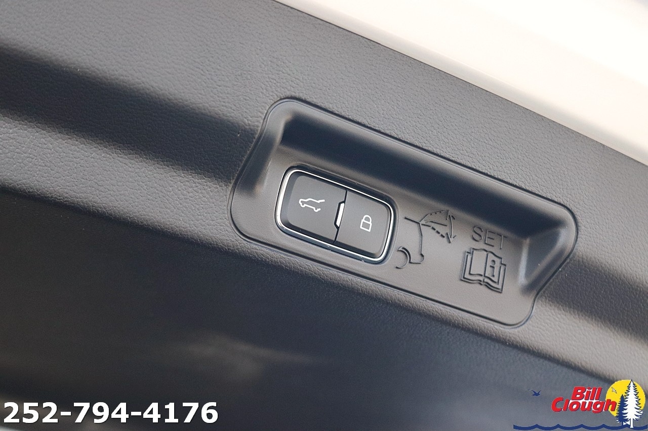 2026 Ford Explorer ST - Photo 24