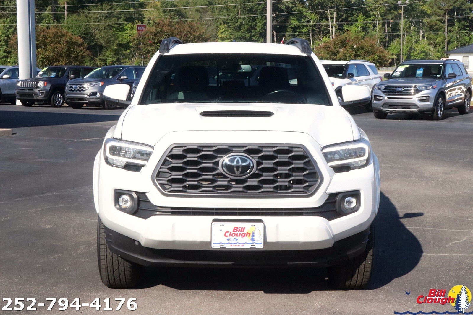 2022 Toyota Tacoma Short Bed photo 2