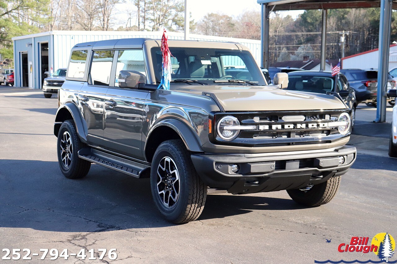 2025 Ford Bronco Outer Banks photo 2
