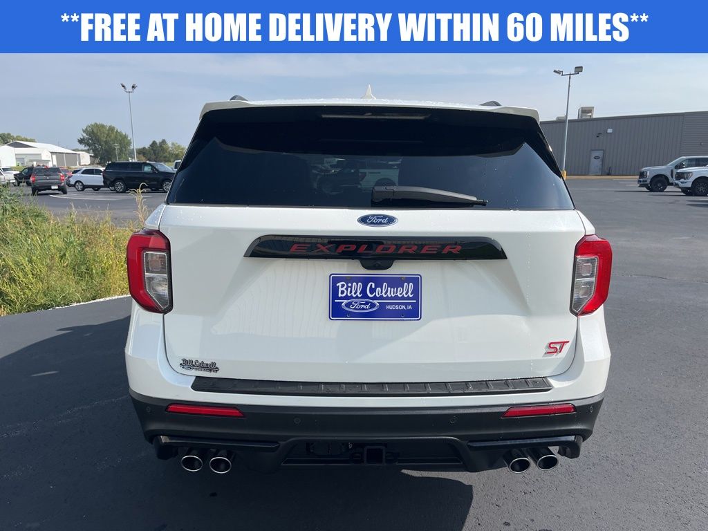 2023 Ford Explorer ST photo 3