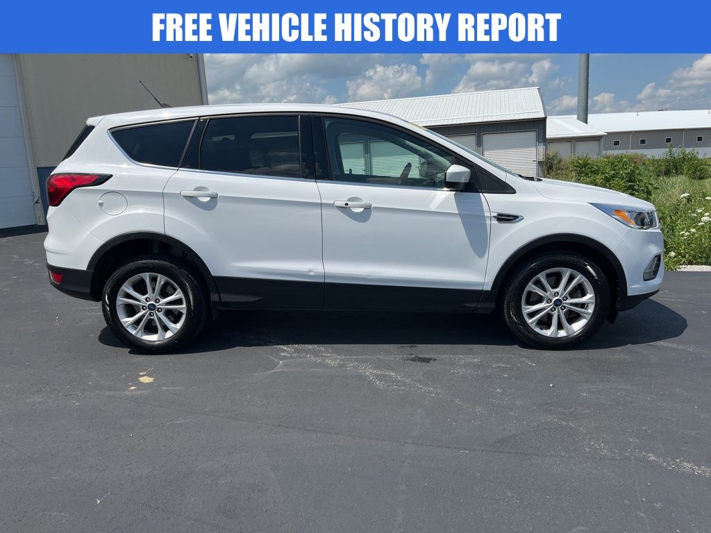 Used 2019 Ford Escape SE with VIN 1FMCU9GD4KUA25585 for sale in Hudson, IA